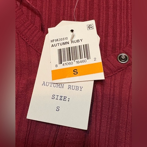 Women's Ribbed Henley Top - color “Autumn Ruby” size Small. NWT - Picture 10 of 12